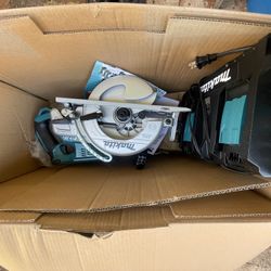 Makita  Brushless Cordless Rear Handle 7 1/4”  Circular Saw with Battery Charger 