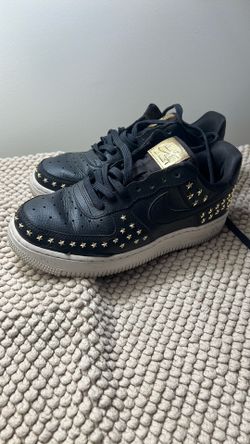 NIKE AIR FORCE 1 WOMEN SIZE 7