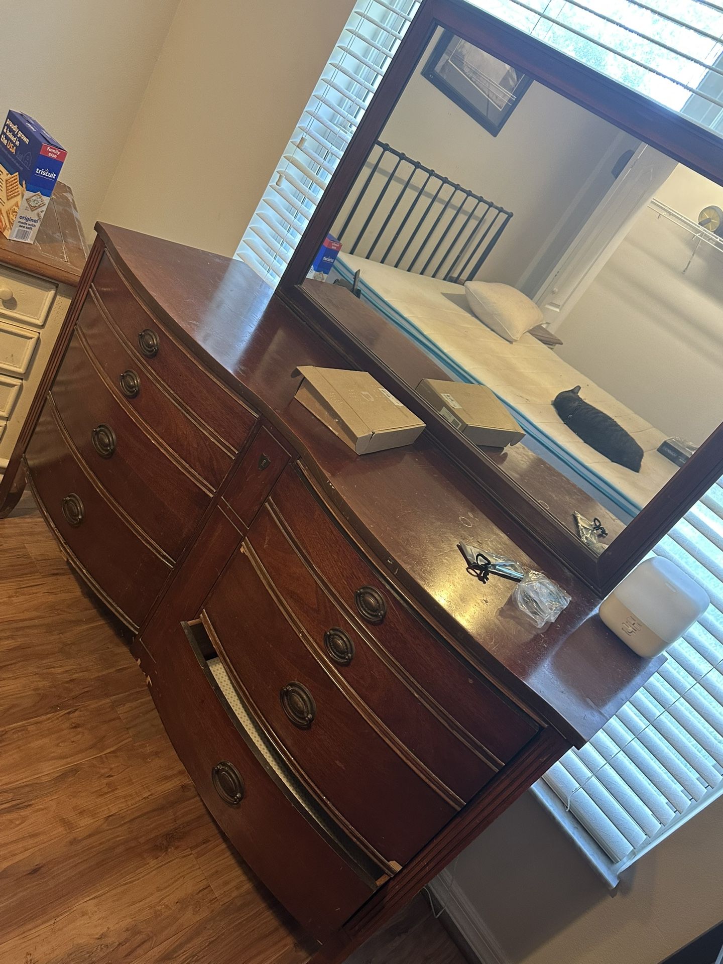 Antique dresser With Mirror And Bed Frame