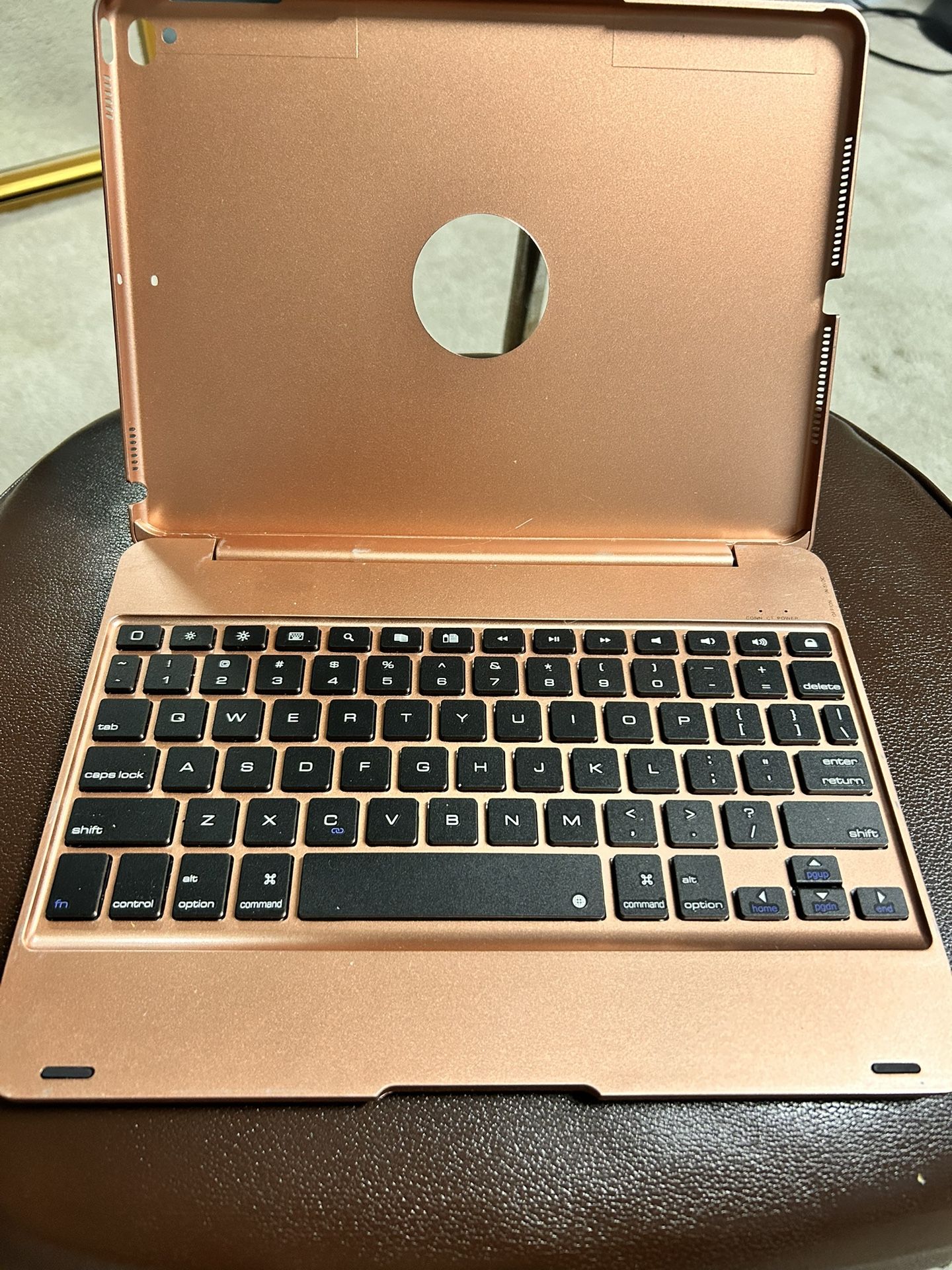 Generic keyboard for iPad