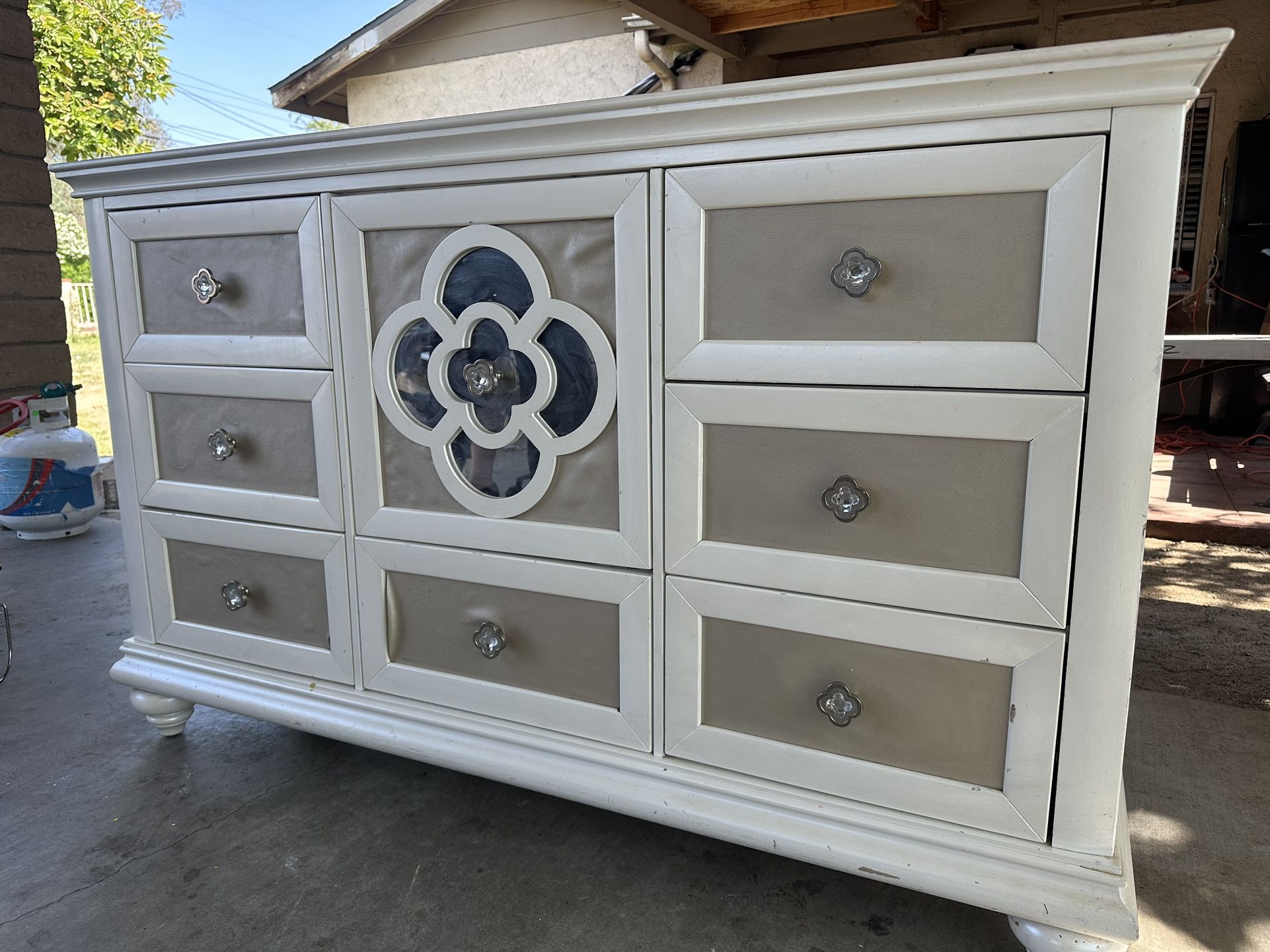 White Elegant 7 Drawer W 2 Cubby Long Dresser All Drawers Open N Close  Smoothly Gliders