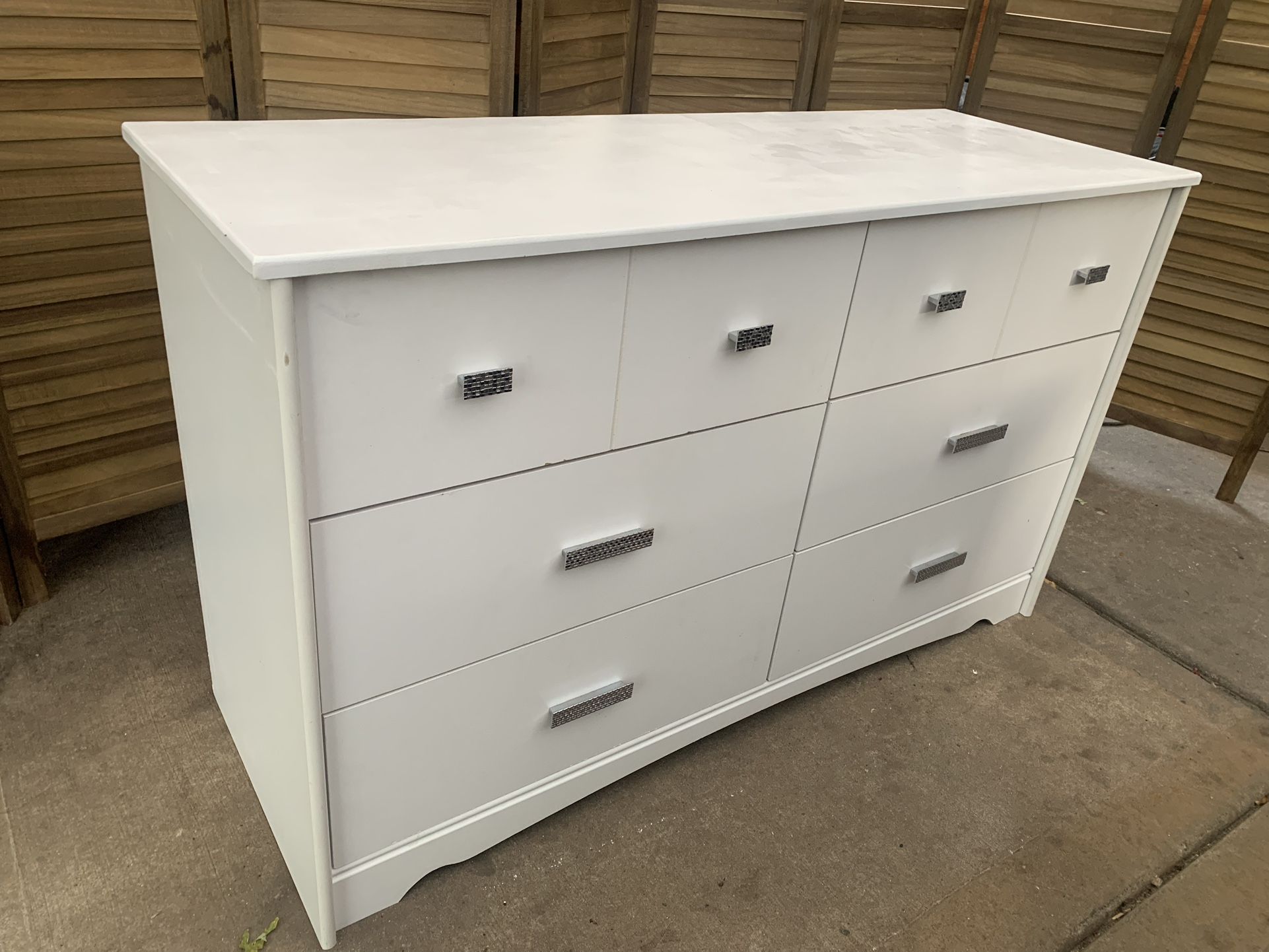 Dresser - 6 Drawers – White 52 W x 18 ½ D x 31 ¼ H