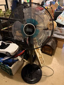Working BLACK+DECKER 16" Dual Blade Standing Fan Oscillating Floor Fan Near New