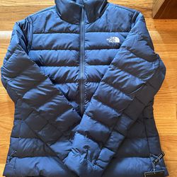 THE NORTH FACE WOMENS PUFFER- NEW W/ TAGS