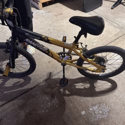 Kent Rampage 18-inch BMX bike