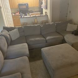 Full Sectional 4 Pieces Plus Ottoman 