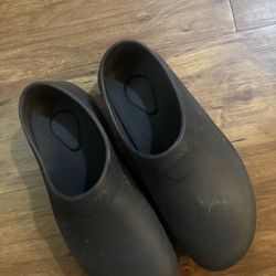NON SLIP SHOES