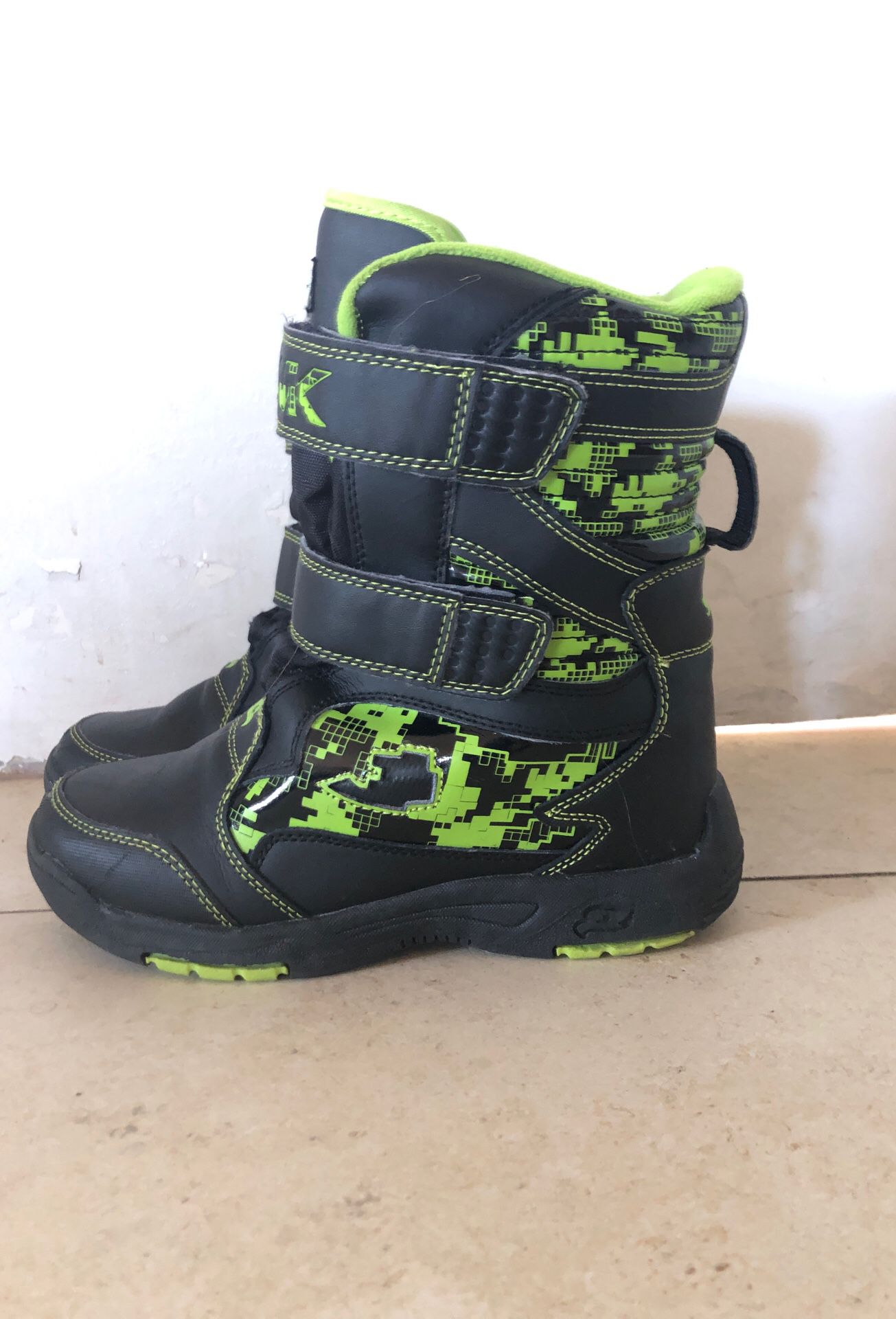 Snow boots for kids