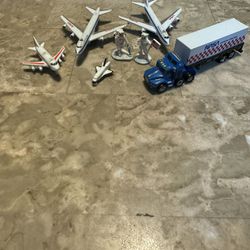 Lot 8 Vintage 1989 Galoob Micro Machines Boeing 747  Plane NASA Semi Figures. Comes as pictured.