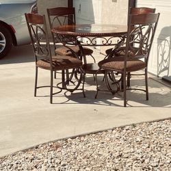 PACKAGE DEAL WOOD ROUND DINING TABLE & TV 