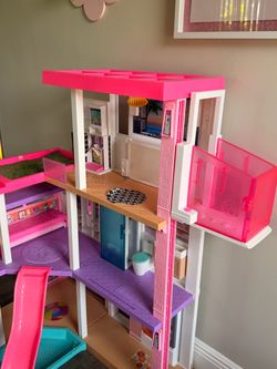 Barbie house pink