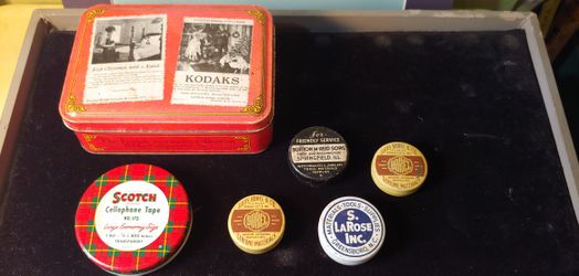 SET OF ADVERTISING TINS