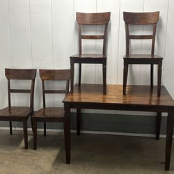 Solid wood table set Comes with the table and 4 chairs