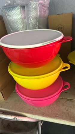 Set de tres tazones de 7.5 litros nuevos de Tupperwere los tres por 45