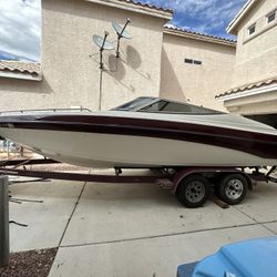 Crownline 225 Boat