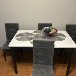 Table comes with 4 chairs 