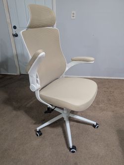 New office or game chair comfortable seating cushion and arms rests