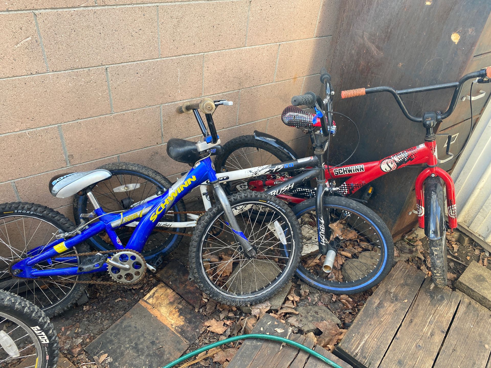 3 bikes, $40/ea Schwinn falcon, Schwinn Aerostar, Kent Ambush