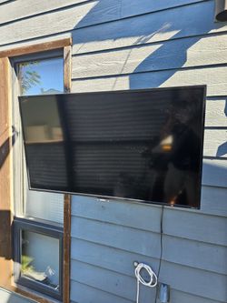 40 Inch Sharp Roku TV With Mount And Remote