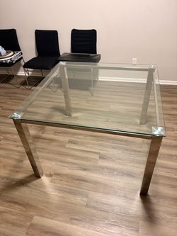 Glass top dining table w/ 4 chairs