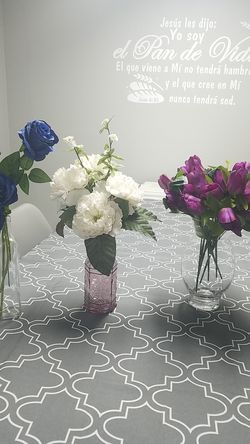 DECORATING FLOWERS