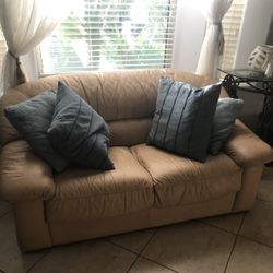 Loveseat 