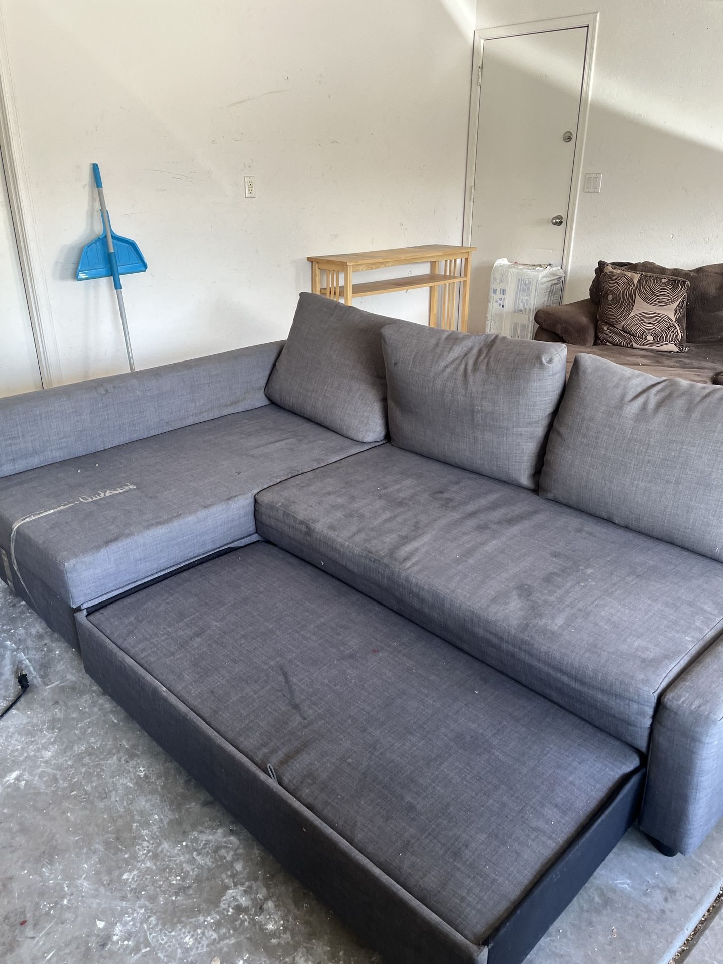 Blue Sectional Chaise And Pull Out