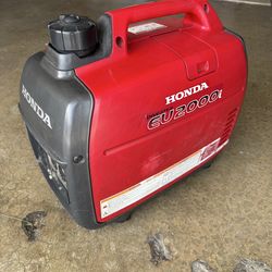 Generador HONDA de 2000 por $ 670