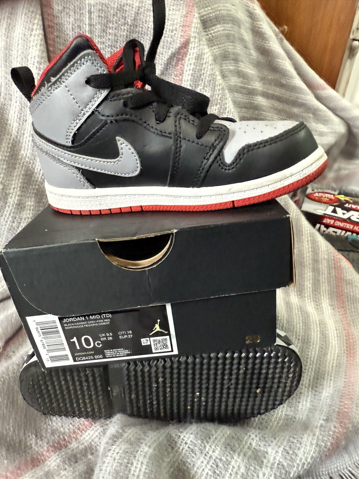 Kids sneakers