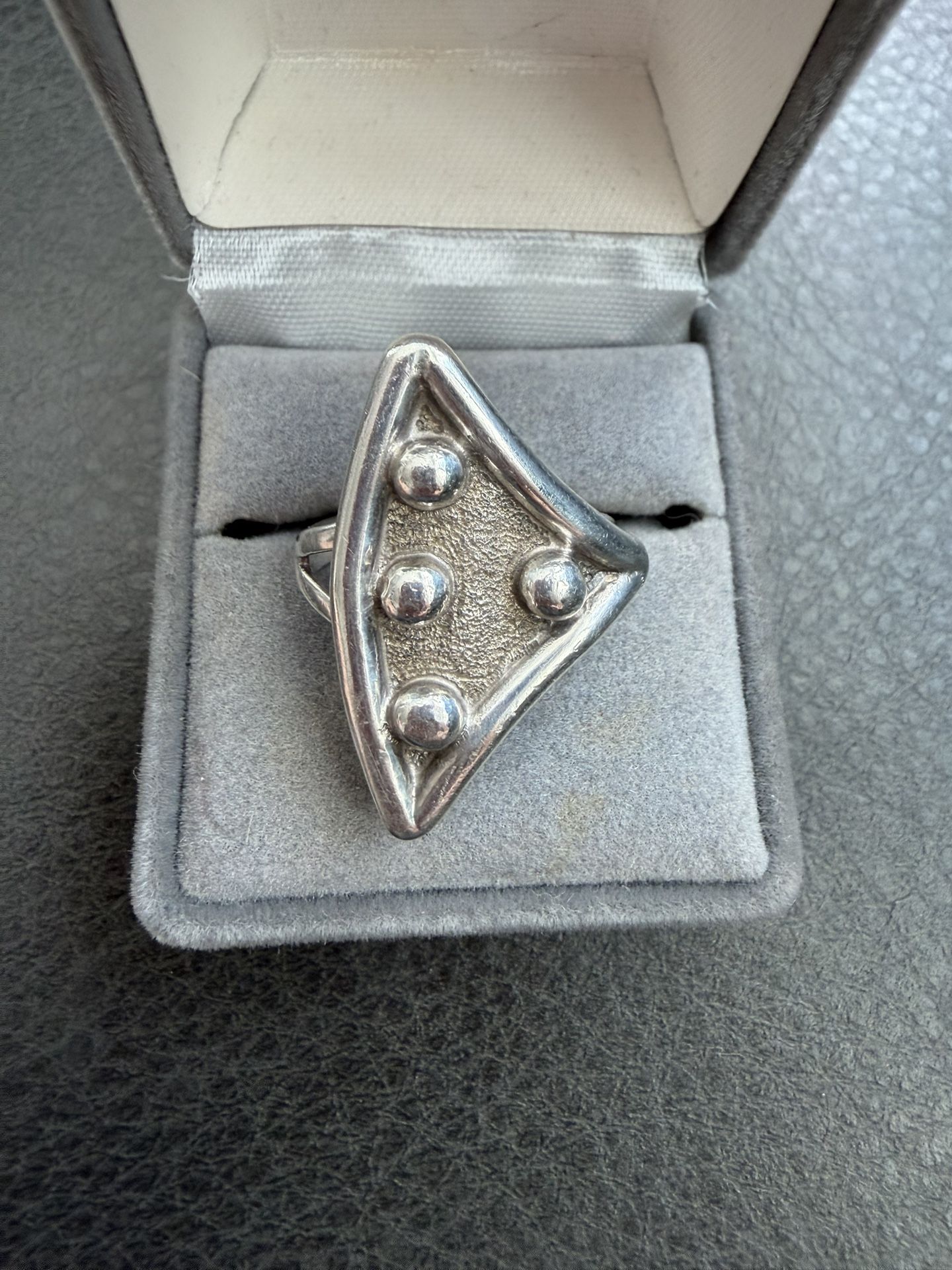 Vintage Sterling Silver signed ring triangle ball shaped statement ring size 8 In great condition