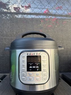 INSTANT POT 6 QUART + accessories
