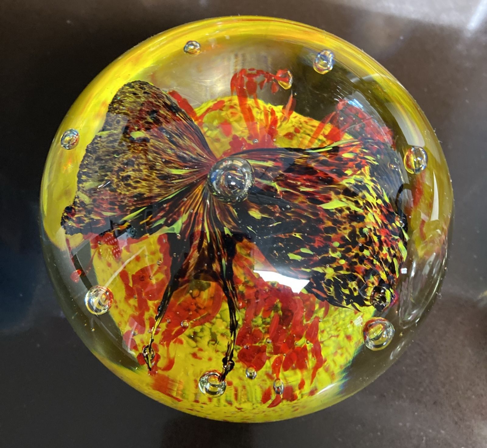 VINTAGE HAND BLOWN GLASS BUTTERFLY ROUND SCULPTURE