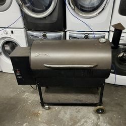 Traeger Texas BBQ Smoker W/ Shelf & Cover