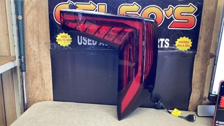 25 26 Kia K4 RH Tail Light halogen/LED OEM.