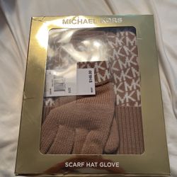 NWT Michael Kors Scarf, Hat And Glove Set