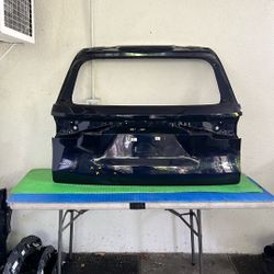 2024 TOYOTA GRAND HIGHLANDER REAR TAIL GATE LIFTGATE SHELL OEM - Picture 2 of 9 2024 TOYOTA GRAND HIGHLANDER REAR TAIL GATE LIFTGATE SHELL OEM - Pictu