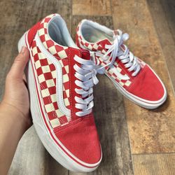 Checkered Red Vans Suede Old Skool  •NEVER WORN •Mens size 7  •Women’s size 8.5 •No box           Tags : supreme , bape , hat club , pro image , fitte