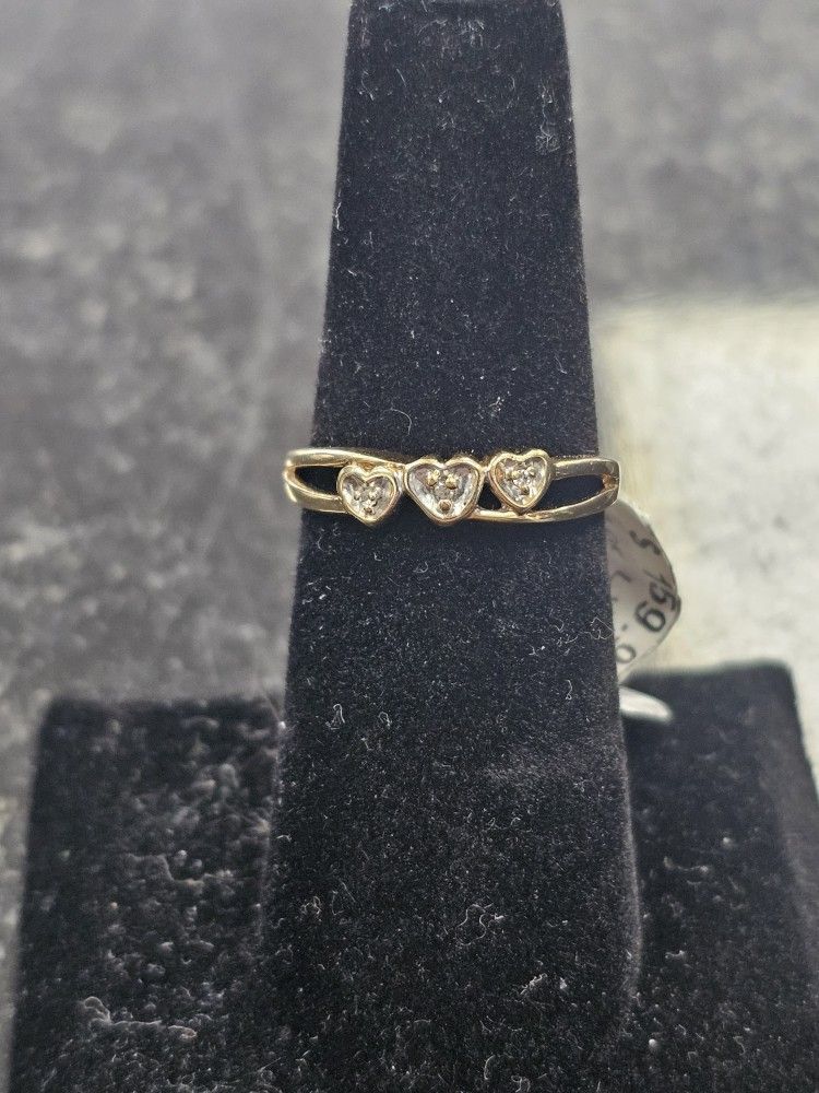 10kt YG Triple Heart Wedding Band. (C-5) SIZE 6. ASK FOR RYAN. #4(contact info removed)-05