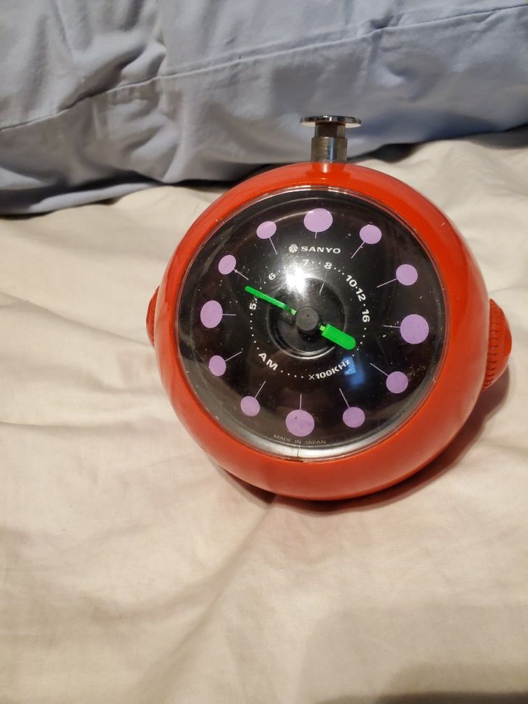 Vintage space age 70s sanyo orange hanging globe orb am alarm clock radio model rm 1800