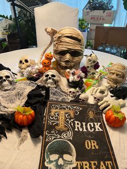 Halloween Decoration Bundle Skulls Mummy Pumpkins (C)
