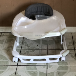 LIKE NEW JOOVY SPOON BABY WALKER!!!!