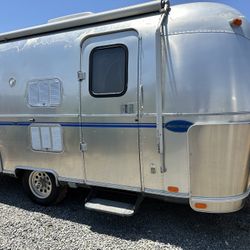 2001 Airstream Bambi 19’