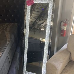 LED Mirror. 💜☎️🩷 $399! Easy Financing! ⭐️