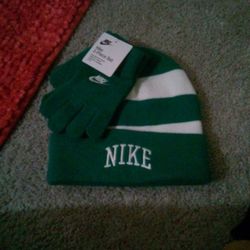 Nike Brand New Green And White Winter Hat And Gloves Set