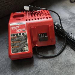 cargador milwaakee