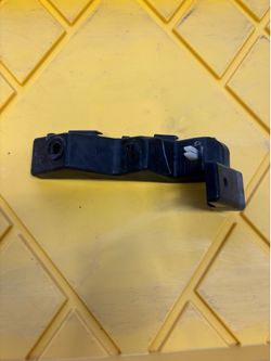 2014-2019 Kia Soul Front Bumper Bracket Passenger Right OEM