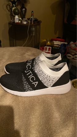 Women’s Size 8.5 Nautica sneakers super super lightweight, great for working out or people on their feet all day! Brand New