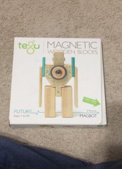 Tegu Magnetic Wooden Blocks: Magbot