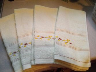 New Pale Yellow Fall Leaf Hand Towels