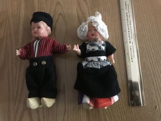 Vintage collectible Dutch boy & girl costumed dolls